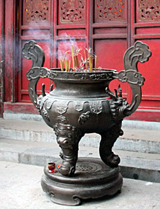 Wierook voor de tempel