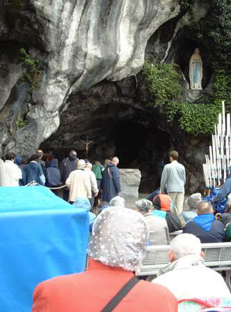 De grot in Lourdes
